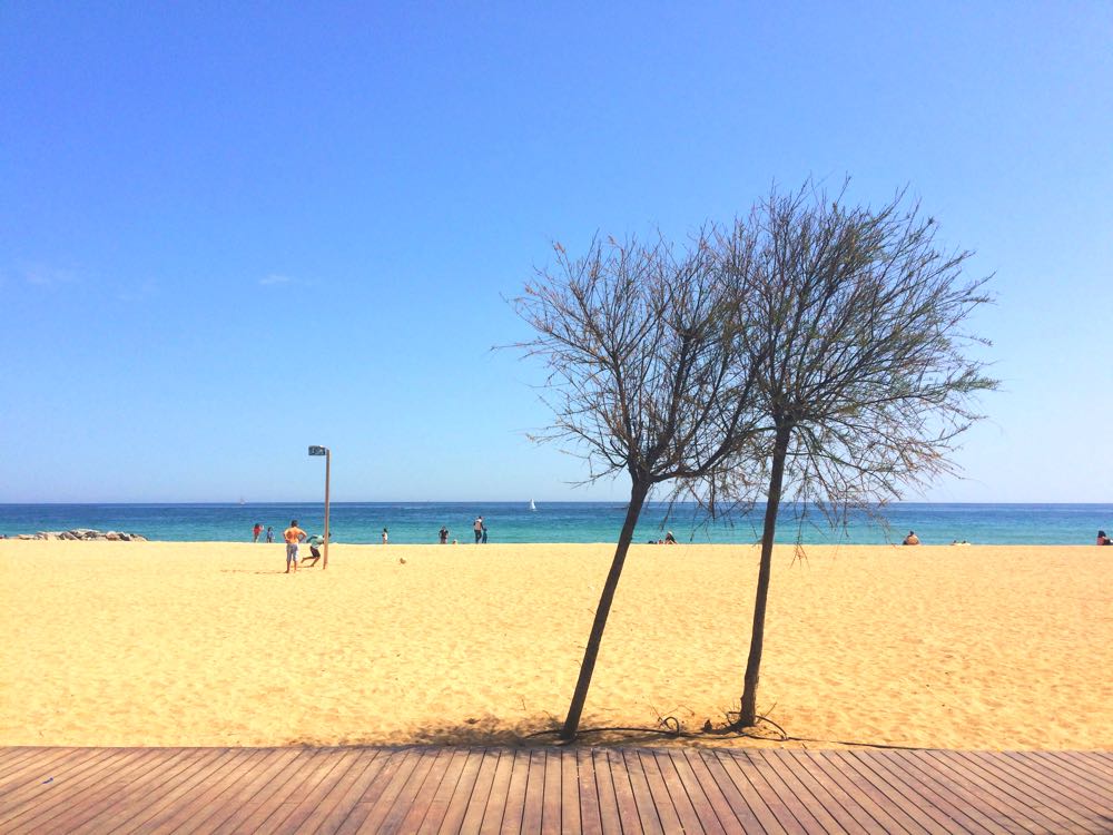 experiences-barcelona-things-to-do-local-beaches-badalona